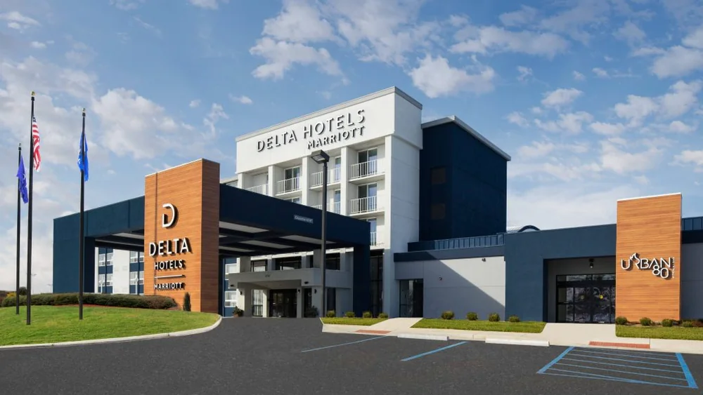 Delta Hotels by Marriott Green Bay Airport Parking property photograph